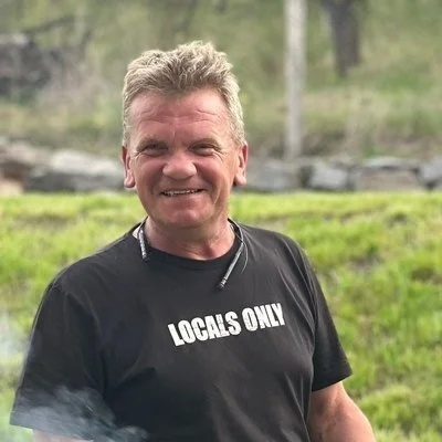 András