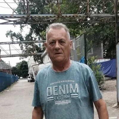 László