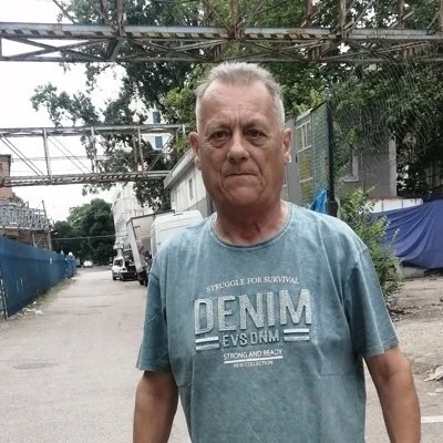 László