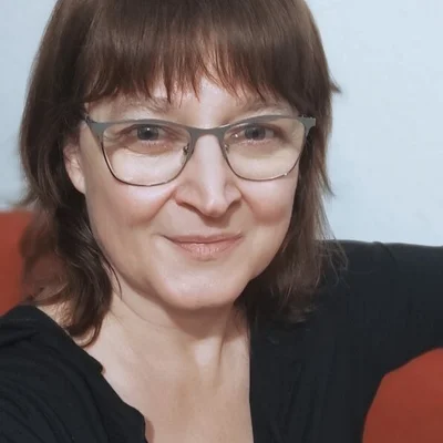 Ági, Várpalota