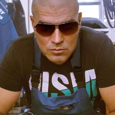 András