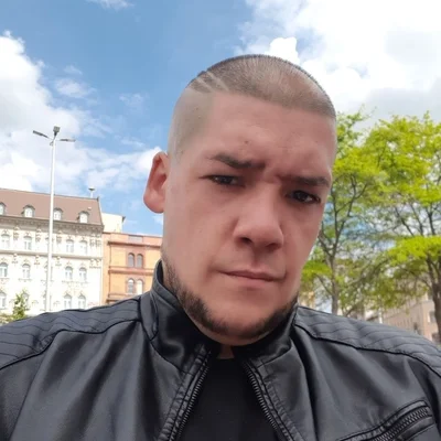 Miki, Budapest