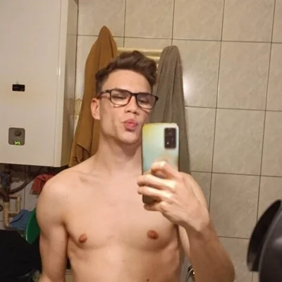 Dominik, Veresegyház