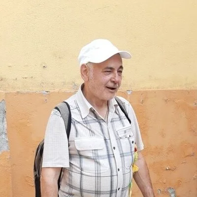 István, Komló