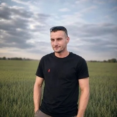 Béla, Komárom