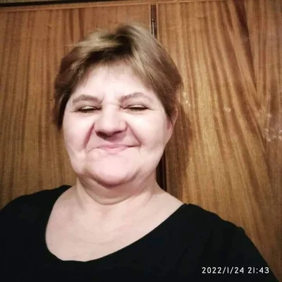 Évi