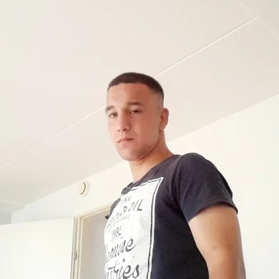 Renato, Szin