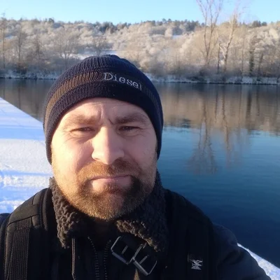 András