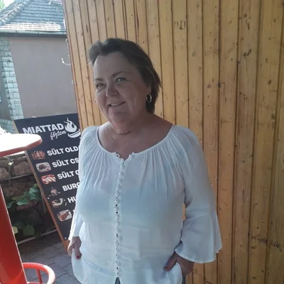 Mónika