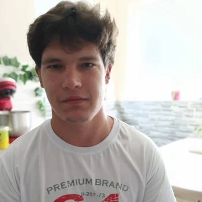 Ricsi, Dunaújváros