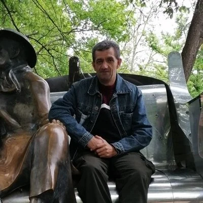 András
