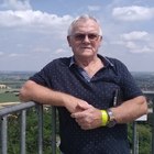 János, társkereső Üröm