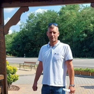 András