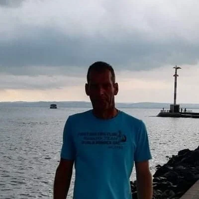 András