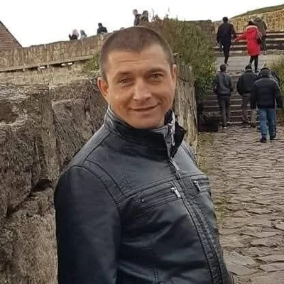 Tomiboj, Komárom