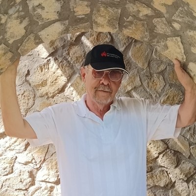 János, társkereső Komló