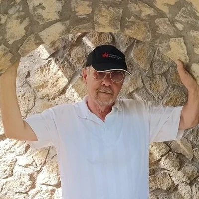 János, Komló