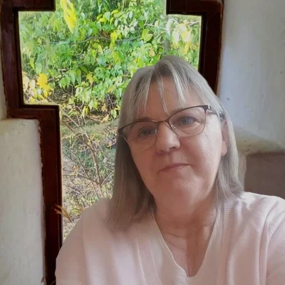 Aniko, Baja