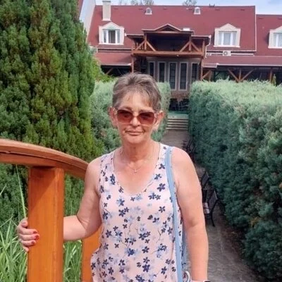 Andi, társkereső Úri