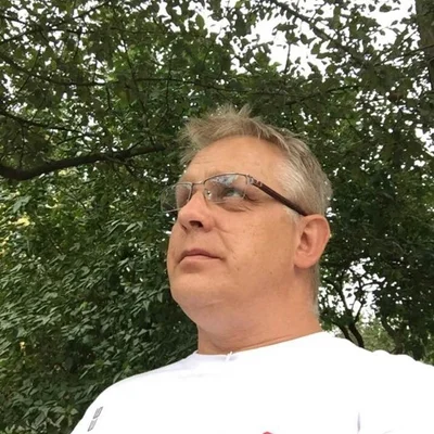 Bruce, Budapest
