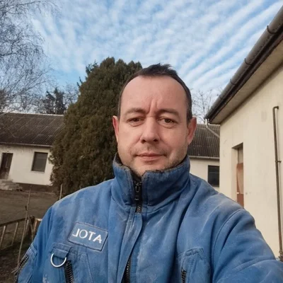 András