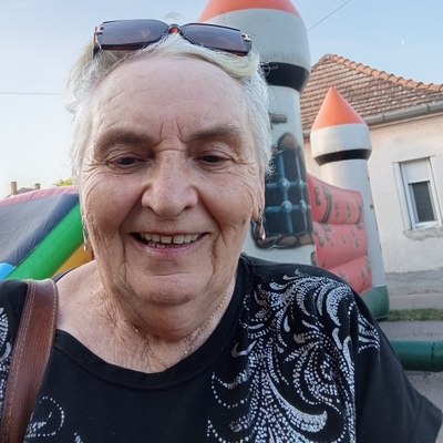 Éva, társkereső Lánycsók
