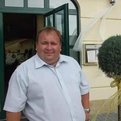 Miki, Szolnok