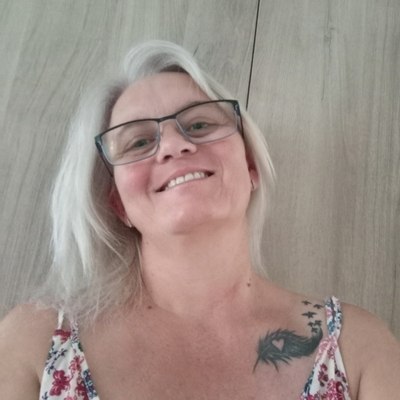 Angi, társkereső Iváncsa