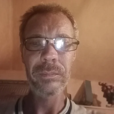 Karcsi, társkereső Prügy