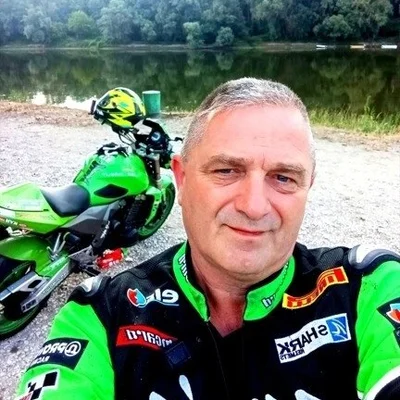 Miki, Pécs