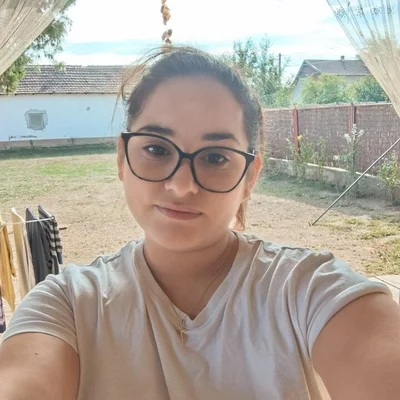 Elena, Dunaalmás