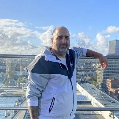 Adrián, Budapest