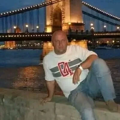 Roni, Budapest