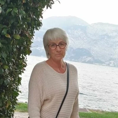Betty, Budapest