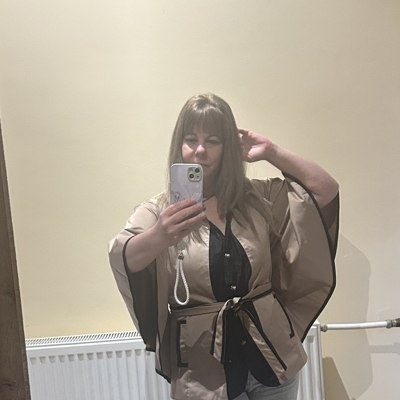 Eszter, társkereső Adony