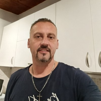 Laci, társkereső Béla