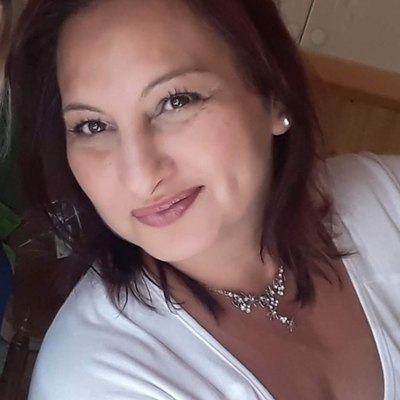 Júlia, társkereső Komló