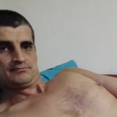 István, Komló