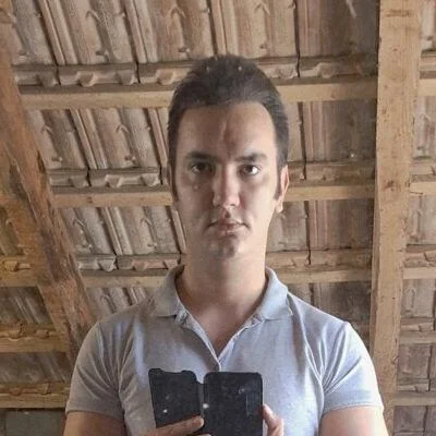 Danee, Komló