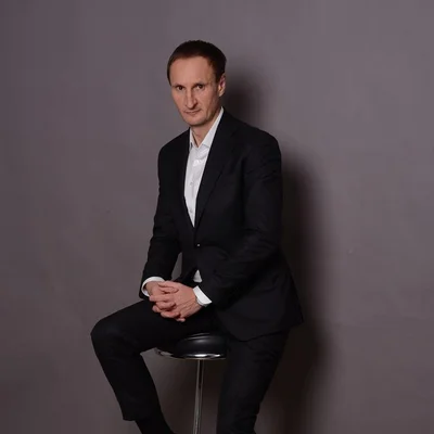 András