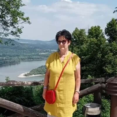 Éva, Pécs