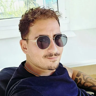 Johnny, Vágsellye