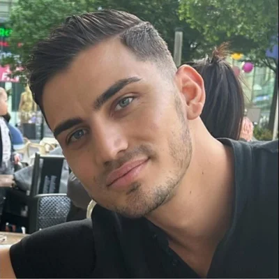 Erik, Budapest