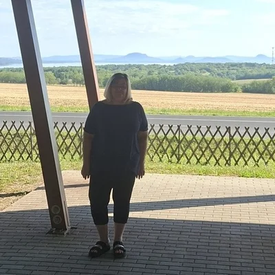 Mónika