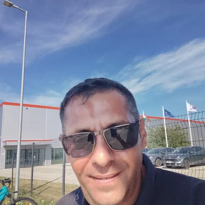 Zoli, Tata