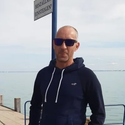 László