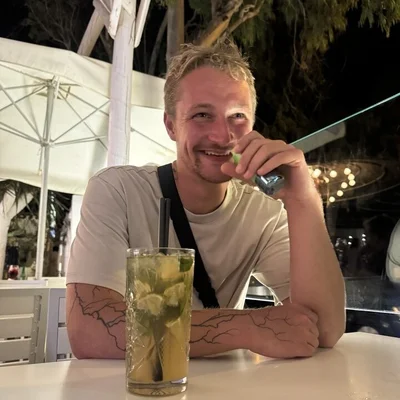 Adam, Budapest