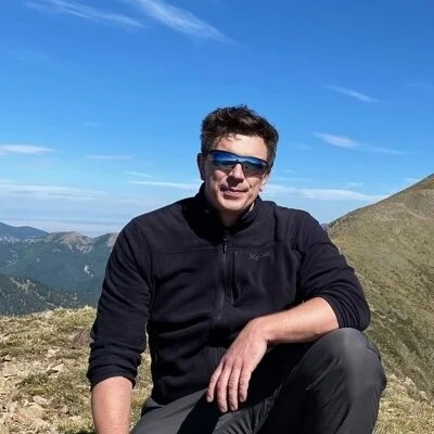 András