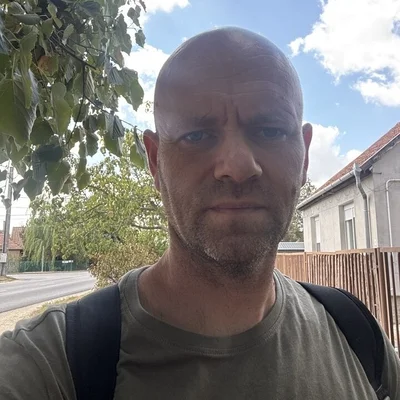 Tomi, Budapest