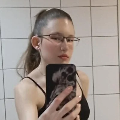 Dorina, Aszód